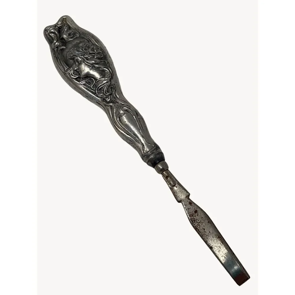 Cameo Tweezers c1900 Art Nouveau Embossed‎ Vintage Beauty Vanity Accessory